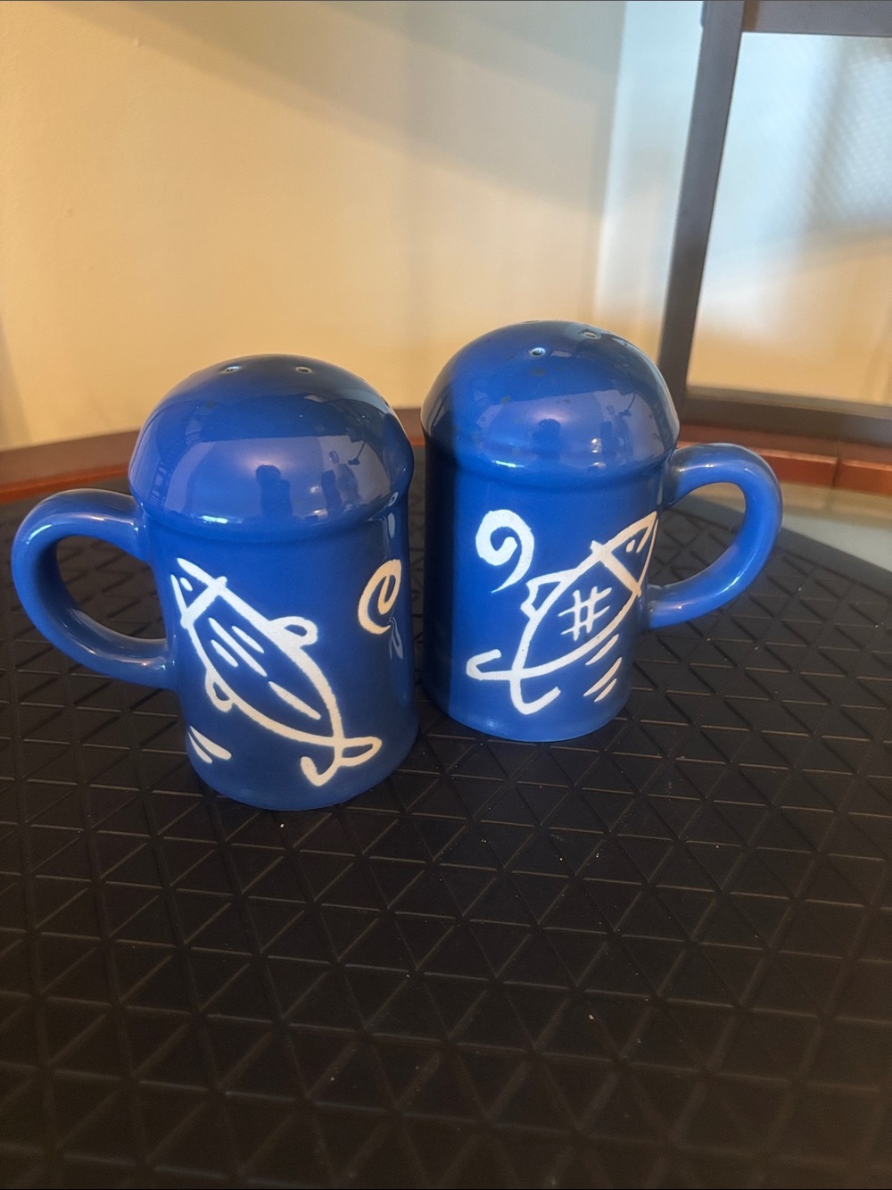 Blue Ceramic Fish-Design Salt & Pepper Mug Set 4inch tall